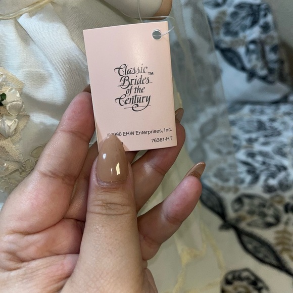 Flora Bride Classic Doll, Porcelain Bride Of The Century 1900s by Ellen Williams - Picture 13 of 17